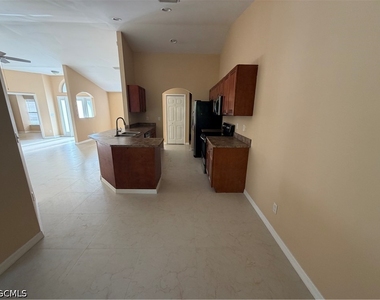 905 Sw 8th Court - Photo Thumbnail 16
