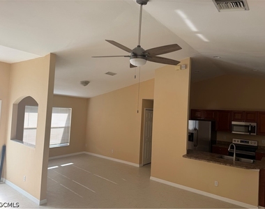905 Sw 8th Court - Photo Thumbnail 13