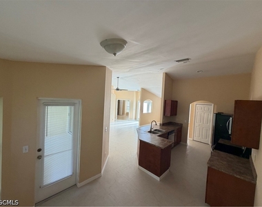 905 Sw 8th Court - Photo Thumbnail 17