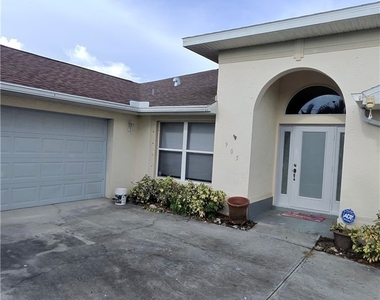 905 Sw 8th Court - Photo Thumbnail 1