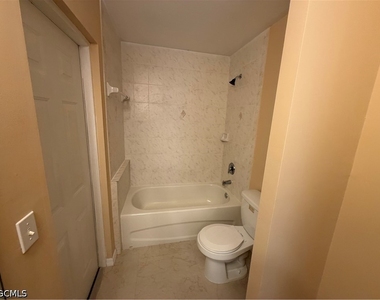 905 Sw 8th Court - Photo Thumbnail 6