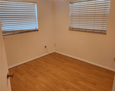 6160 Principia Drive - Photo Thumbnail 8