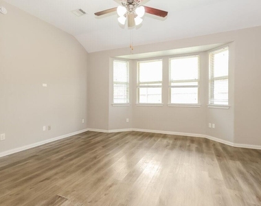 320 Terra Vista Circle - Photo Thumbnail 6