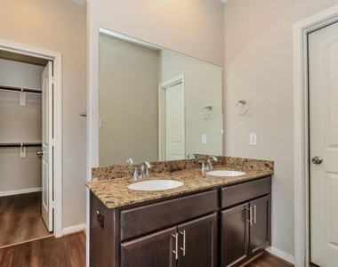 320 Terra Vista Circle - Photo Thumbnail 9