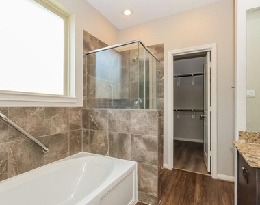 320 Terra Vista Circle - Photo Thumbnail 8