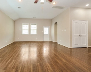 320 Terra Vista Circle - Photo Thumbnail 3