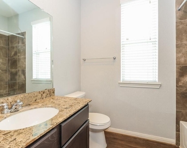 320 Terra Vista Circle - Photo Thumbnail 13