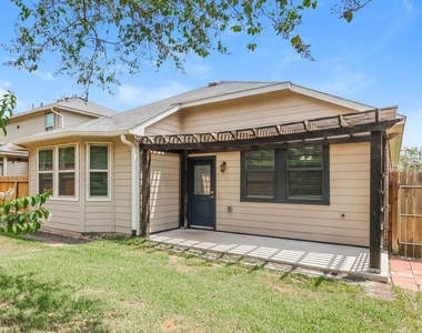 320 Terra Vista Circle - Photo Thumbnail 14