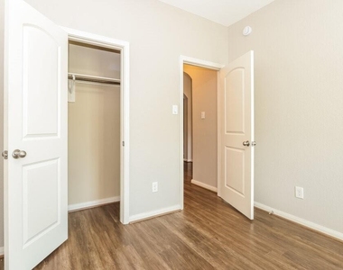 320 Terra Vista Circle - Photo Thumbnail 11