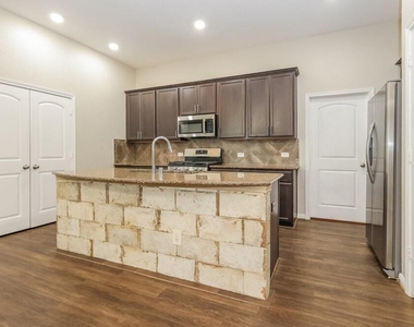 320 Terra Vista Circle - Photo Thumbnail 4