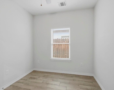 16902 Balmoral - Photo Thumbnail 11