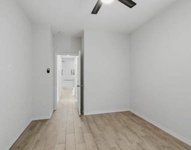 16902 Balmoral - Photo Thumbnail 9