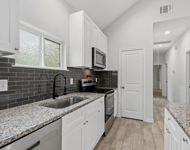 16902 Balmoral - Photo Thumbnail 2