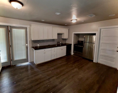 2425 8th Avenue - Photo Thumbnail 3