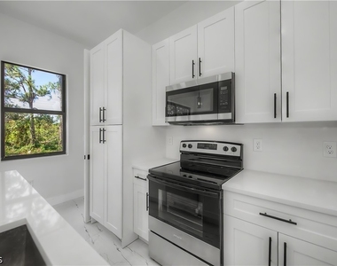 3121 69th Street W - Photo Thumbnail 10