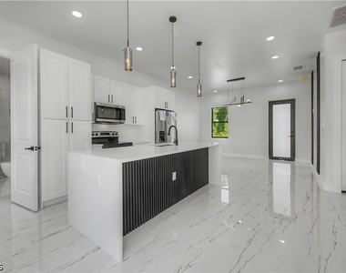 3121 69th Street W - Photo Thumbnail 9