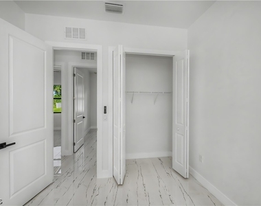 3121 69th Street W - Photo Thumbnail 30