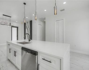 3121 69th Street W - Photo Thumbnail 11