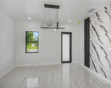 3121 69th Street W - Photo Thumbnail 4