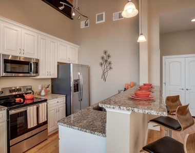 216 West - Photo Thumbnail 7