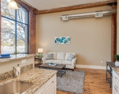 216 West - Photo Thumbnail 11