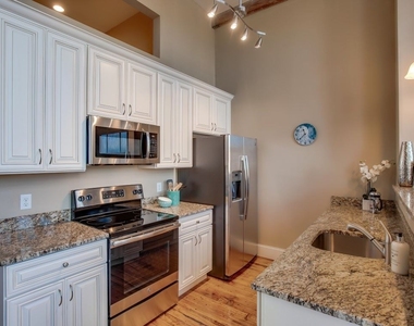 216 West - Photo Thumbnail 5