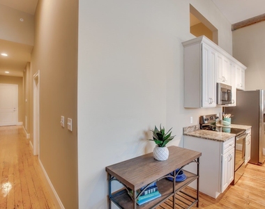 216 West - Photo Thumbnail 13