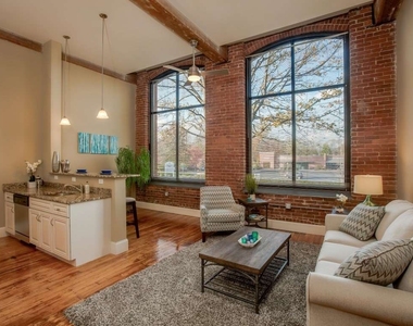 216 West - Photo Thumbnail 3