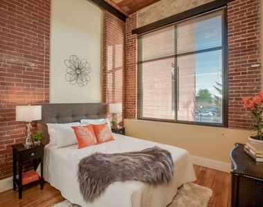 216 West - Photo Thumbnail 14
