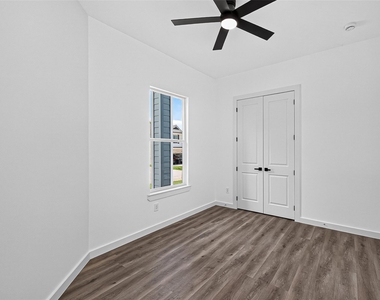 115 Capetown Lane - Photo Thumbnail 13