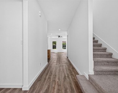 115 Capetown Lane - Photo Thumbnail 4