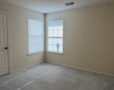 8922 Benning Drive - Photo Thumbnail 4