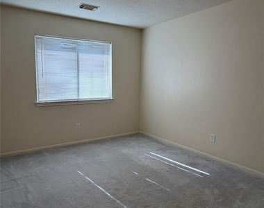 8922 Benning Drive - Photo Thumbnail 5