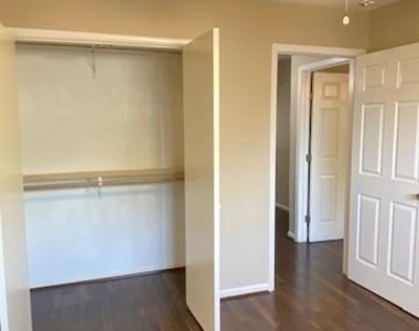 1831 Sherwood Forest Street - Photo Thumbnail 13
