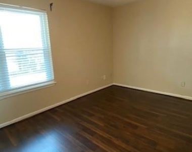 1831 Sherwood Forest Street - Photo Thumbnail 15