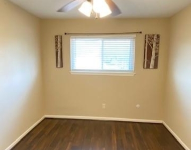 1831 Sherwood Forest Street - Photo Thumbnail 9