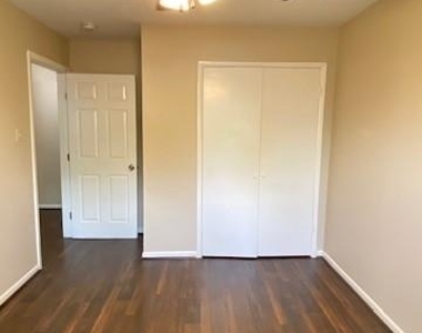1831 Sherwood Forest Street - Photo Thumbnail 10