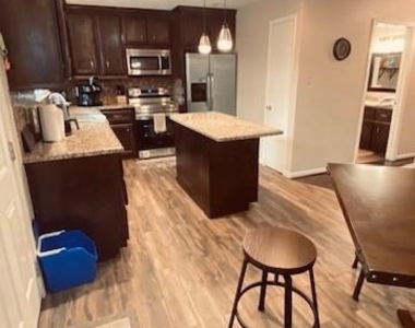 1831 Sherwood Forest Street - Photo Thumbnail 7