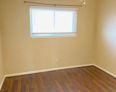 1831 Sherwood Forest Street - Photo Thumbnail 12