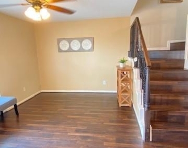 1831 Sherwood Forest Street - Photo Thumbnail 3