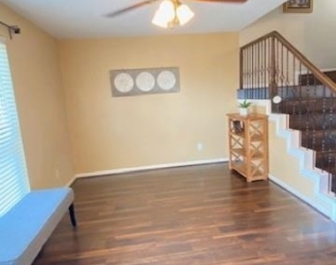 1831 Sherwood Forest Street - Photo Thumbnail 4