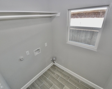 734 Hambrick Court - Photo Thumbnail 10