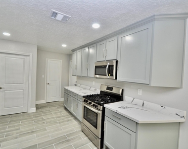 734 Hambrick Court - Photo Thumbnail 7
