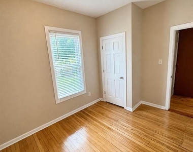 147 Claremont - Photo Thumbnail 17