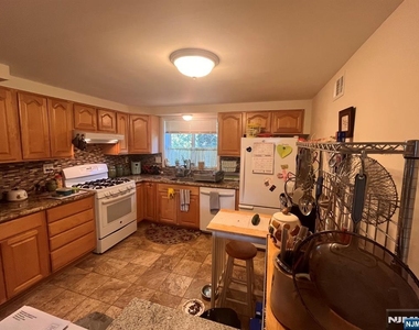 33 Smith - Photo Thumbnail 2
