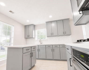12035 Barrett Brae Drive - Photo Thumbnail 7