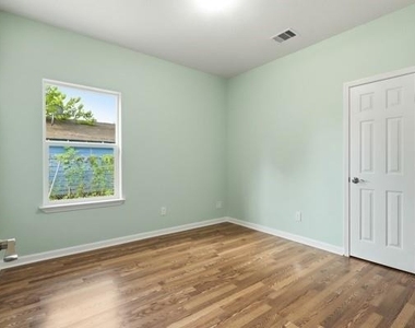 819 Junction Avenue - Photo Thumbnail 7