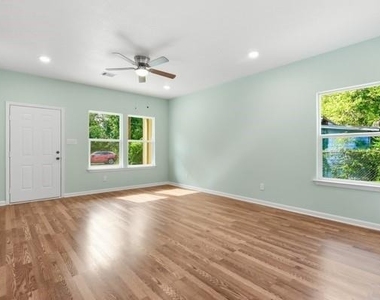 819 Junction Avenue - Photo Thumbnail 3