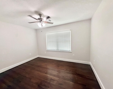 306 Wisteria Street - Photo Thumbnail 19