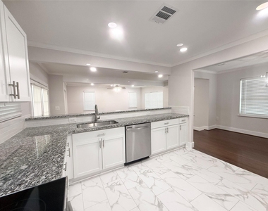 306 Wisteria Street - Photo Thumbnail 7